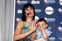 Irene Villa y su pequeño hijo Carlos