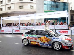Matías Rossi recibió el afecto del público en el Roadshow de Citroen