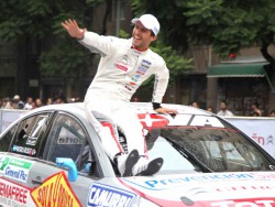 Matías Rossi recibió el afecto del público en el Roadshow de Citroen