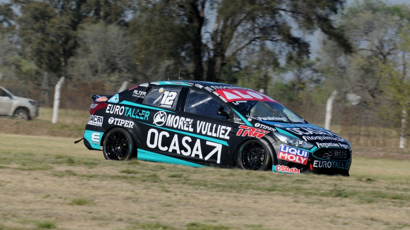 Leonel Pernia comienza dominando en Alta Gracia