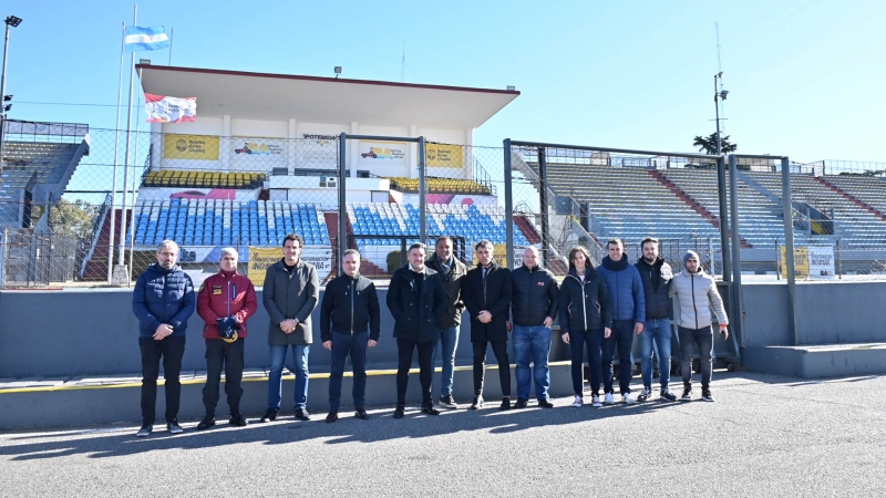 Emanuel Moriatis visitó el Autódromo Oscar y Juan Gálvez