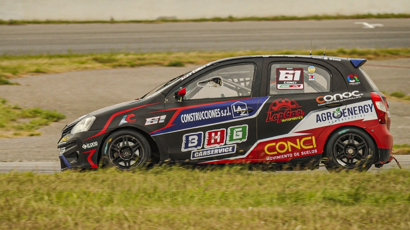 Alex Conci se fortalece como local