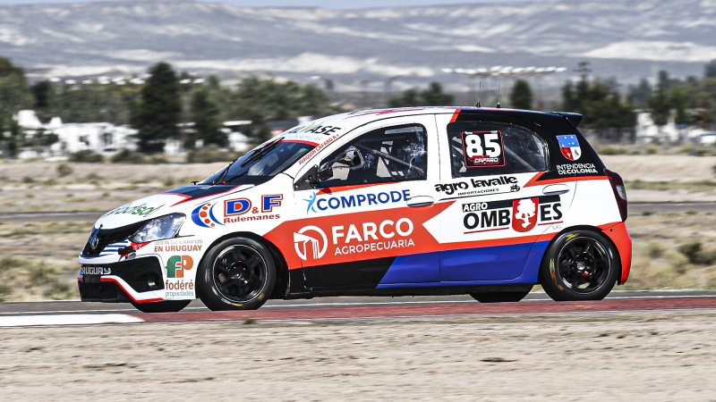 Joaquin Cafaro sorprende con la pole position