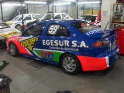 Ariel Michieletto y el Lancer salen a pista