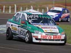 Iseppi repara el Chevrolet Corsa