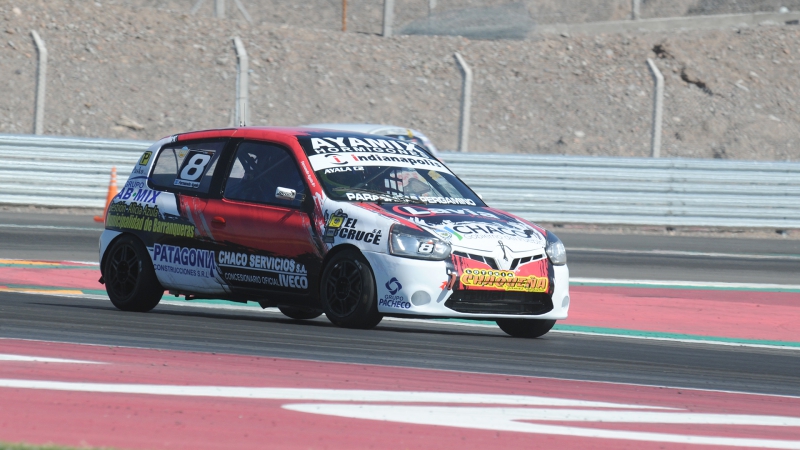 Saturni Racing alquila Renault Clio