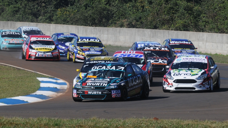 Leonel Pernia, con velocidad