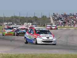 El único Peugeot 207 en Clase Dos lo corre Adrián Percaz